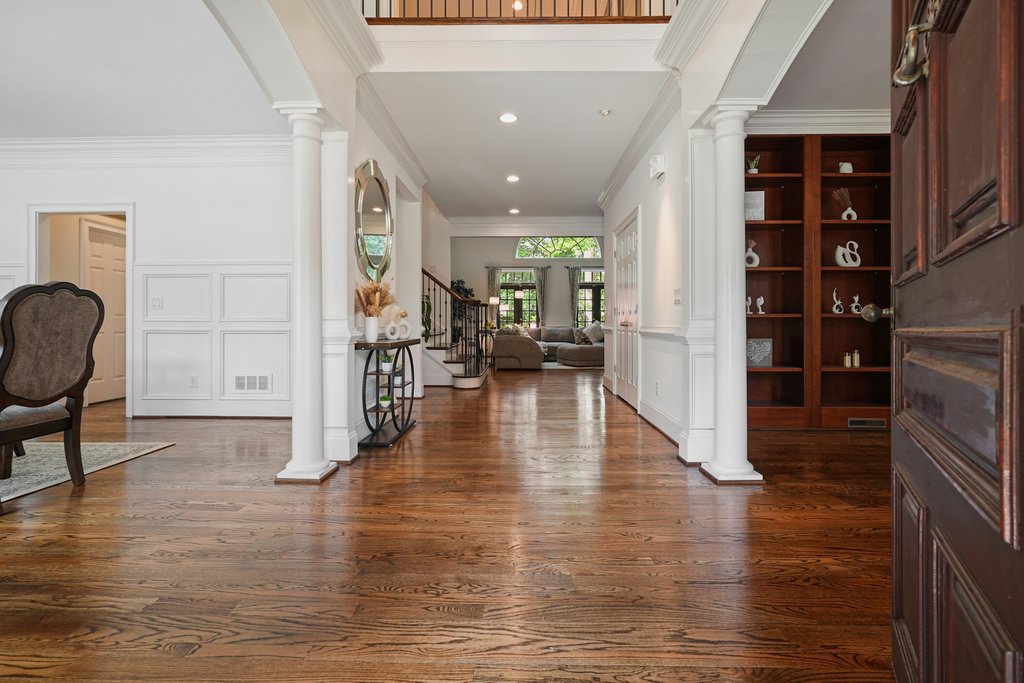Entry foyer with wood columns at 10470 Stanyan St