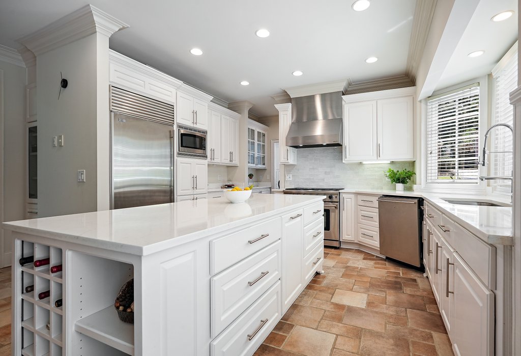 Kitchen with center island at 10470 Stanyan St